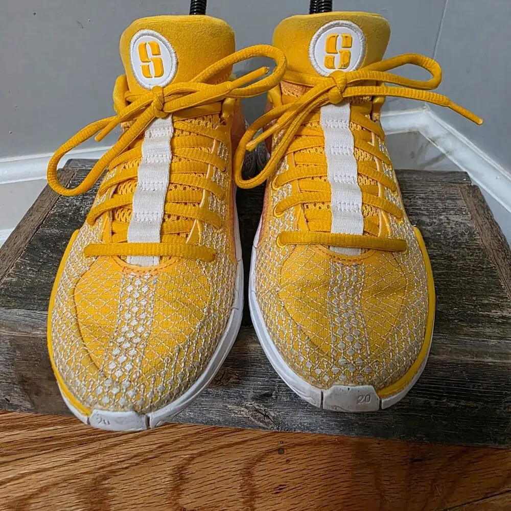 Nike Sabrina 1 Iconic Basketball Shoes Yellow Youth Size 5